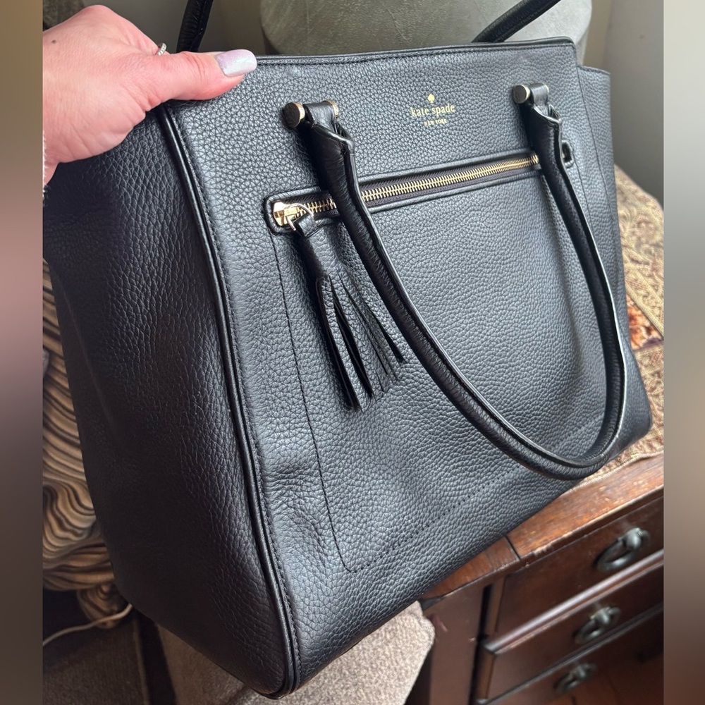 Authentic Kate Spade pebbled leather zip top large Tote with tassels - Picture 3 of 15